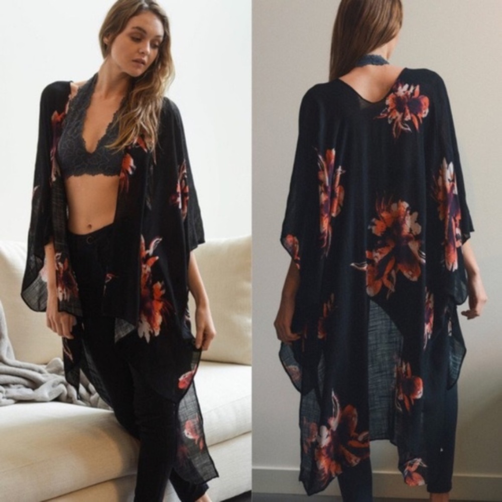 BRAND NEW! Beautiful Black Floral Summery Kimono